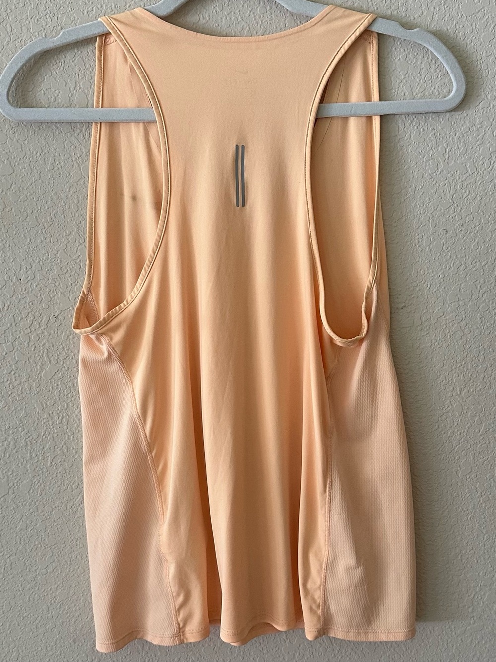 Nike Dri-FIT Women's Peach Tank Top size Medium - Picture 2 of 3